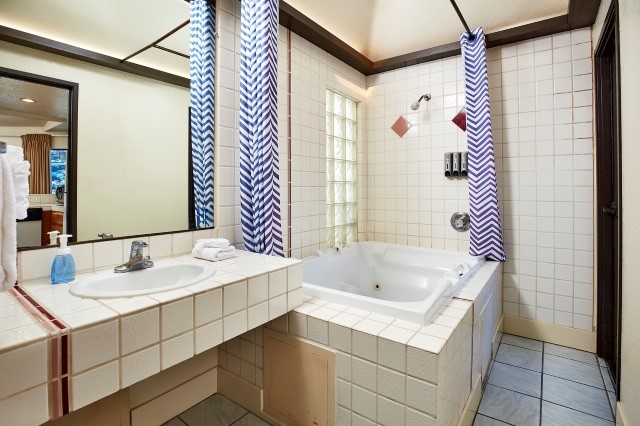 Bathroom with a tub